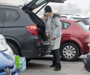 Joanna Koroniewiska robi zakupy z dzieckiem