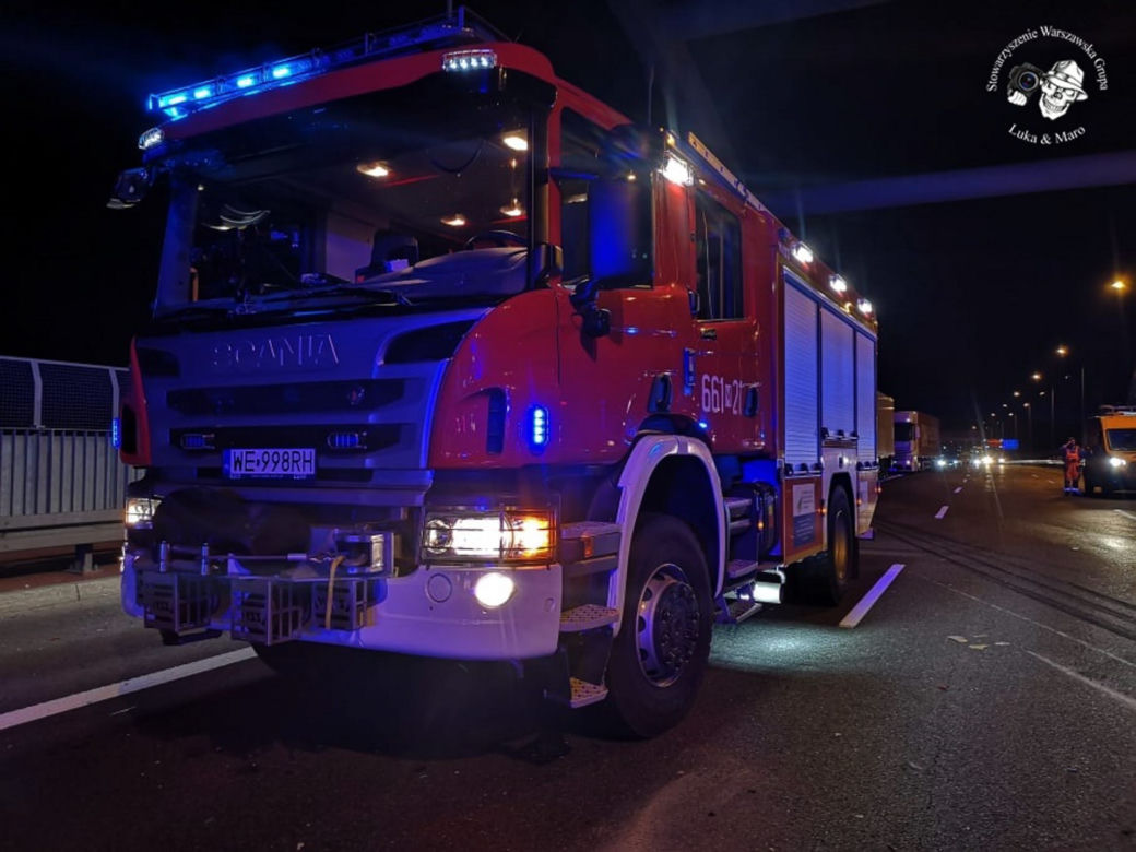 Wypadek na S8, TIR wjechał w drogowców