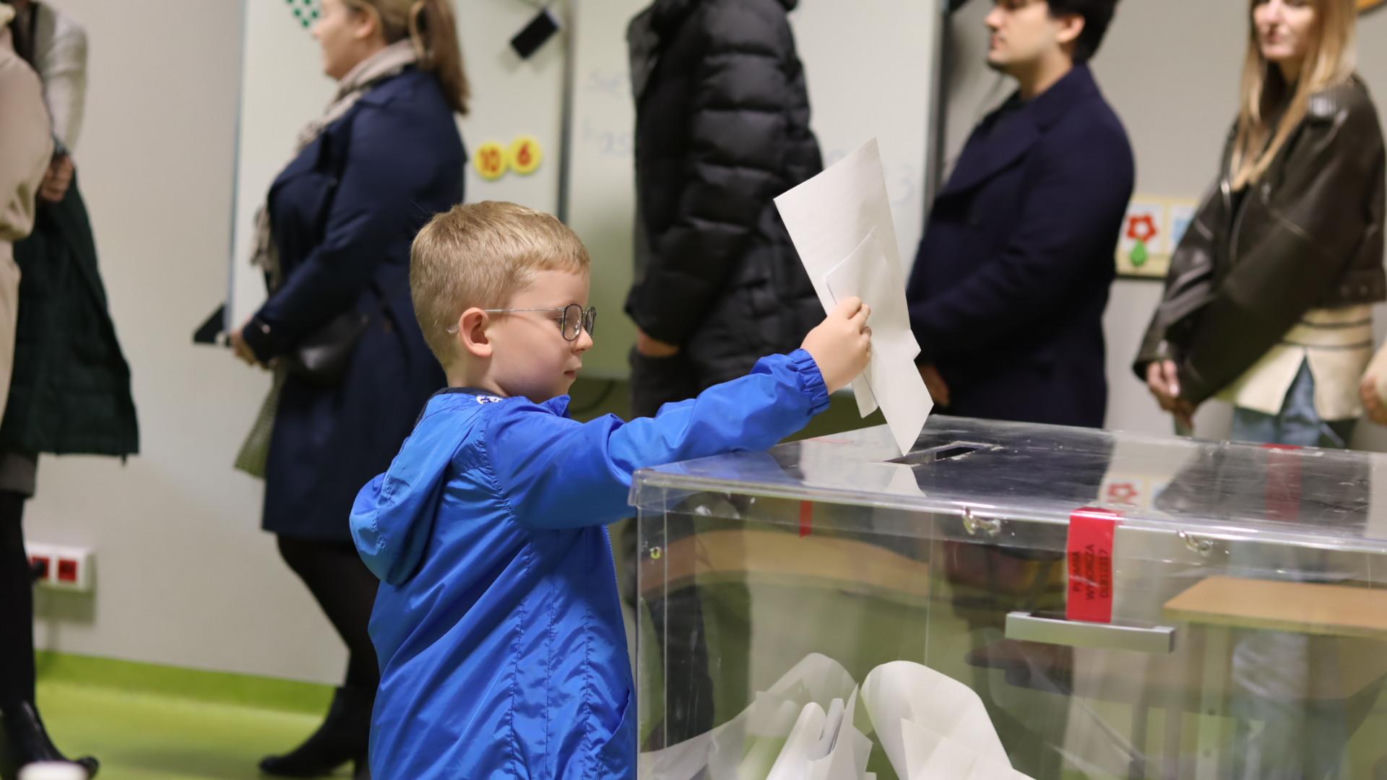 Ogromne kolejki przed lokalami wyborczymi w Lublinie