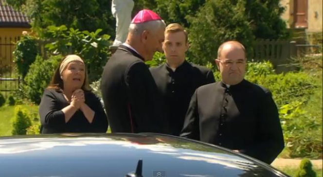 Ranczo 8 sezon. Michałowa (Marta Lipińska), proboszcz (Cezary Żak), ksiądz Maciej (Mateusz Rusin), biskup Sądecki (Wiktor Zborowski)
