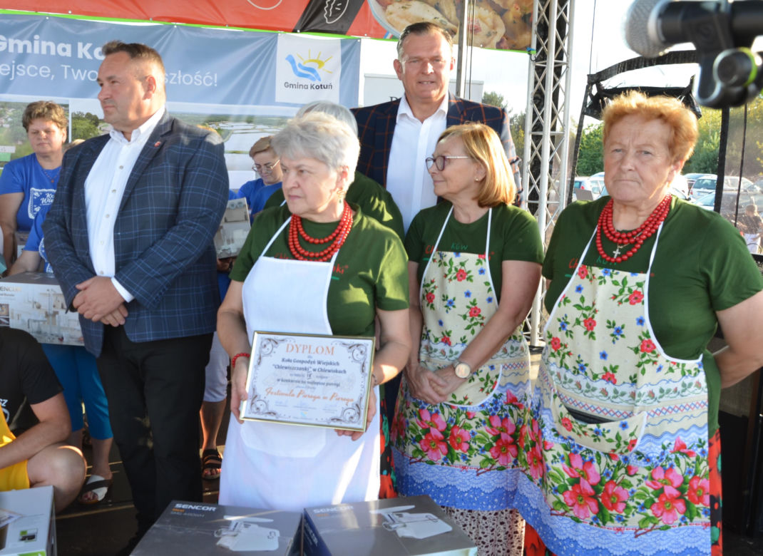 W konkursie na najlepsze pierogi w powiecie Siedleckim w 2025 roku zwyciężył męski zespół KGW „Sami Swoi” z Kotunia! 