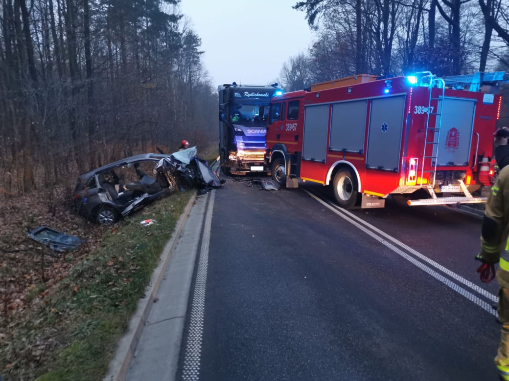 Cztery osoby ranne, w tym roczne dziecko. Wypadek na drodze Włoszakowice-Zaborówiec