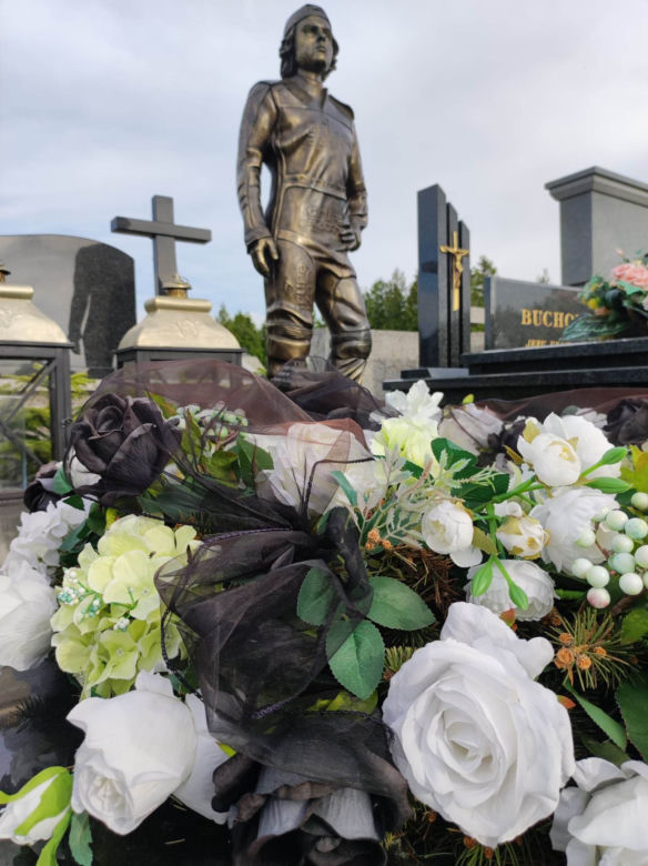 Tragiczna śmierć 18-letniego  żużlowca wstrząsnęła całą Polską. Tak wygląda teraz grób Krystiana Rempały