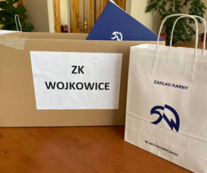 Więźniowie z Wojkowic walczą z koronawirusem. Szyją maseczki dla mieszkańców! [ZDJĘCIA]
