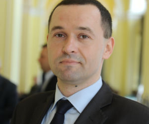 Syn ministra zaatakował siekierą sąsiadów