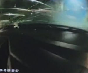 Wypadek na Trasie Łazienkowskiej - nagranie z momentu uderzenia