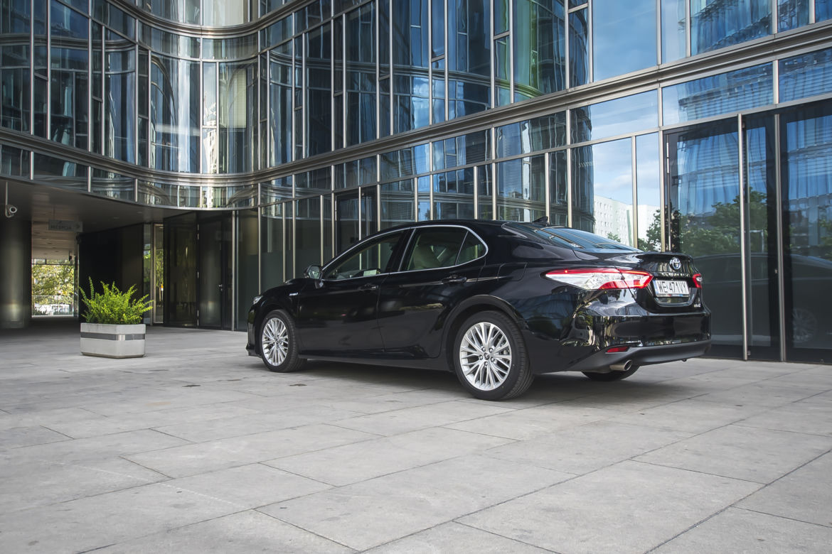 Toyota Camry 2.5 Hybrid Dynamic Force 218 KM e-CVT Executive