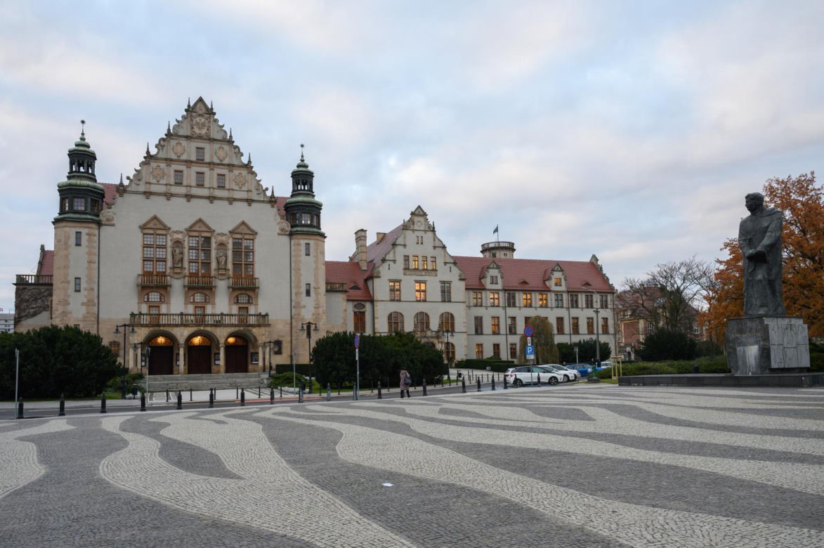 Minister nauki Dariusz Wieczorek w Poznaniu. DS "Jowita" zostaje! Znajdą się pieniądze na remont akademika