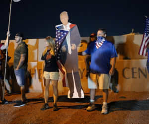 Protestujący zwolennicy prezydenta Donalda Trumpa 