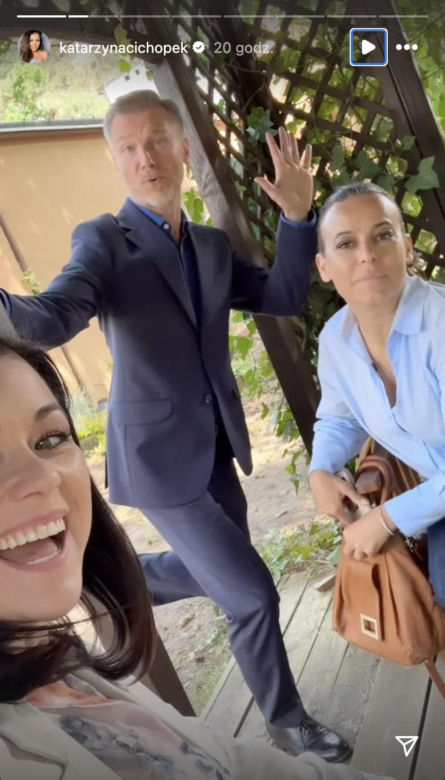 M jak miłość. Kinga (Katarzyna Cichopek), Magda (Anna Mucha), Andrzej Budzyński (Krystian Wieczorek) na planie
