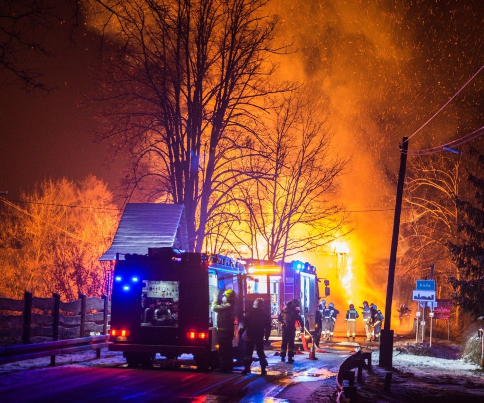 Ruda: pożar zabytkowego młyna (14.01.2021)
