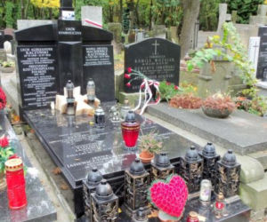 Tak wyglądają groby Jadwigi Kaczyńskiej i Rajmunda Kaczyńskiego