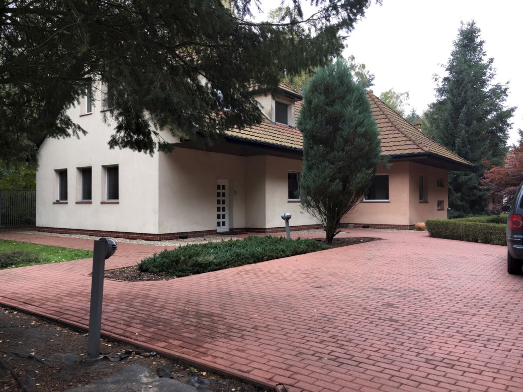 Fałszywy ksiądz więził i okradał emerytów