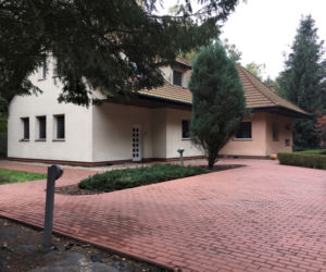 Fałszywy ksiądz więził i okradał emerytów