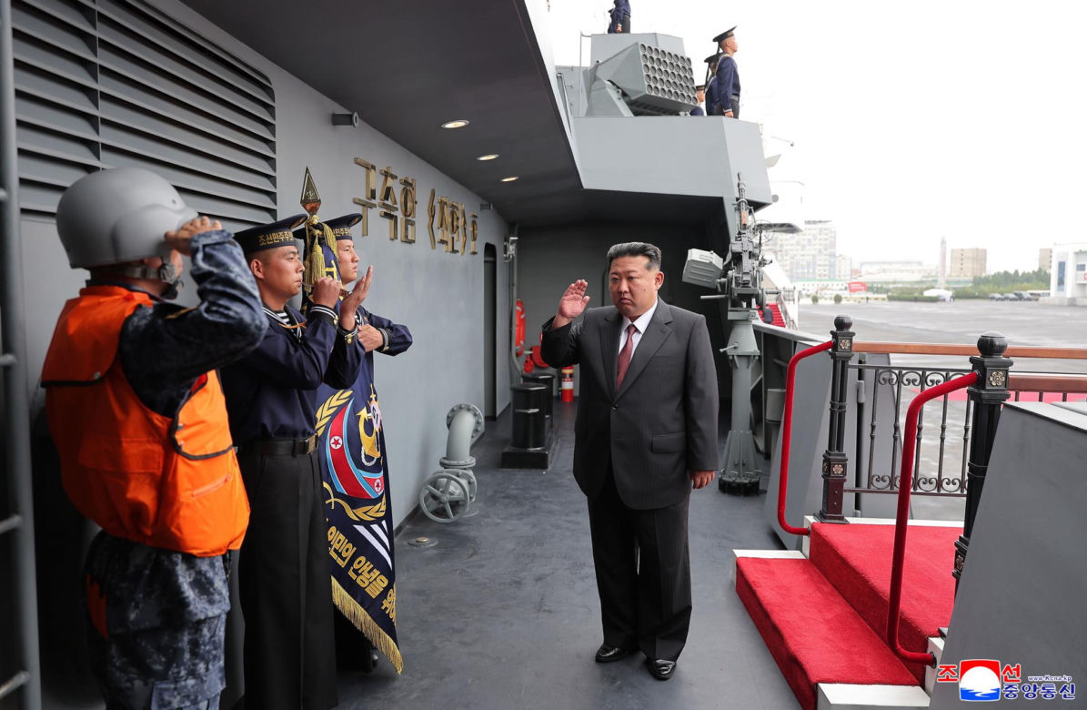 Kim Dzong Un grozi "nagłym uderzeniem i unicestwieniem wrogów". Pokazał wyrzutnie rakietowe