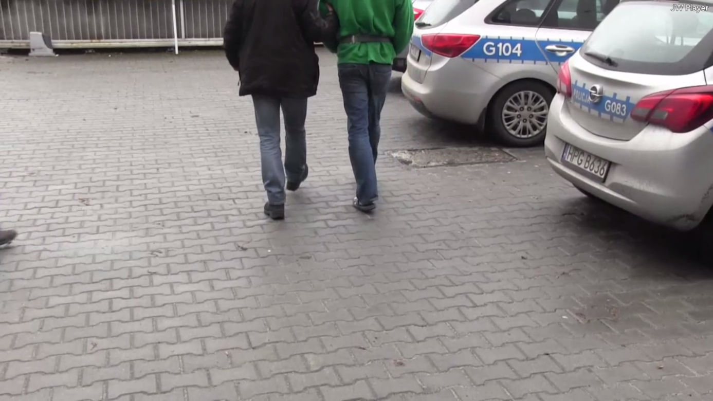 Zgwałcili i okradli 19-letnią dziewczynę. Brutalnie pobili jej kolegę