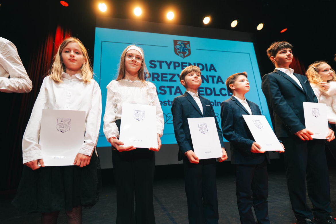 Najzdolniejsi uczniowie odebrali stypendia Prezydenta Miasta Siedlce