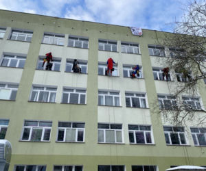 Finał WOŚP 2021 Gdańsku. Alpiniści umyli okna w szpitalach 31.01.2021
