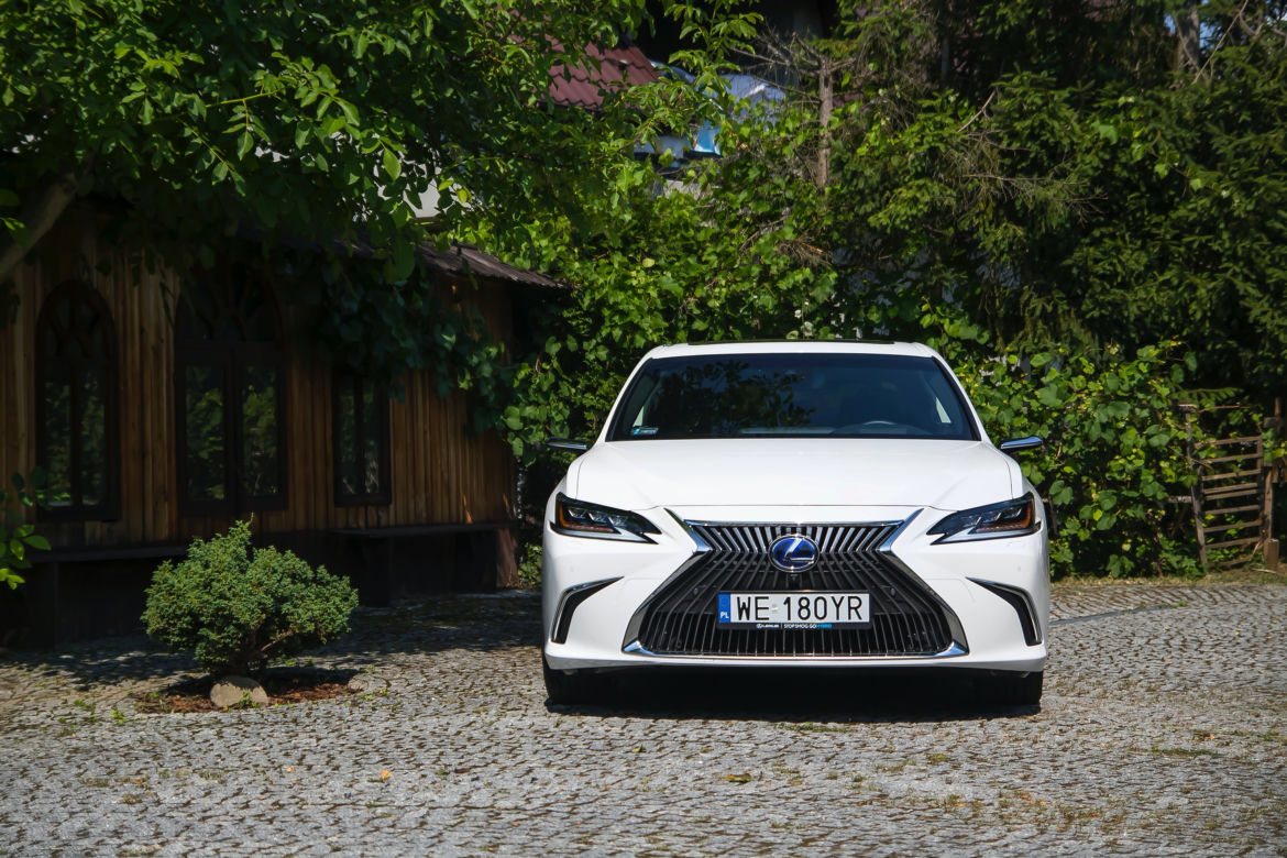 Lexus ES 300h Omotenashi