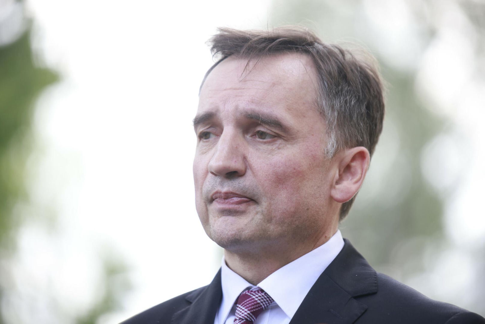 Zbigniew Ziobro nie wraca do Polski. "To byłby prezent dla Tuska"