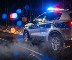 Policyjny pościg w Zgorzelcu. Kierowca pod wpływem metamfetaminy wjechał do rowu