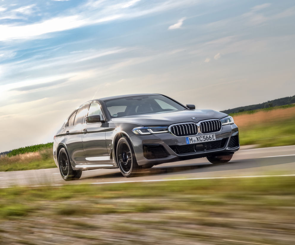(2021) BMW 545e xDrive PHEV