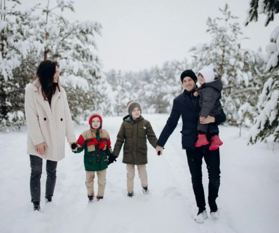 Nowa prognoza pogody na Boże Narodzenie 2025. Wyciągaj śniegowce niczym z Pewexu w PRL-u i szukuj się na zimę! Pogoda koniec grudnia 2025 niczym śliwowica u górali 