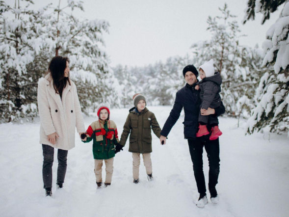 Nowa prognoza pogody na Boże Narodzenie 2025. Wyciągaj śniegowce niczym z Pewexu w PRL-u i szukuj się na zimę! Pogoda koniec grudnia 2025 niczym śliwowica u górali 