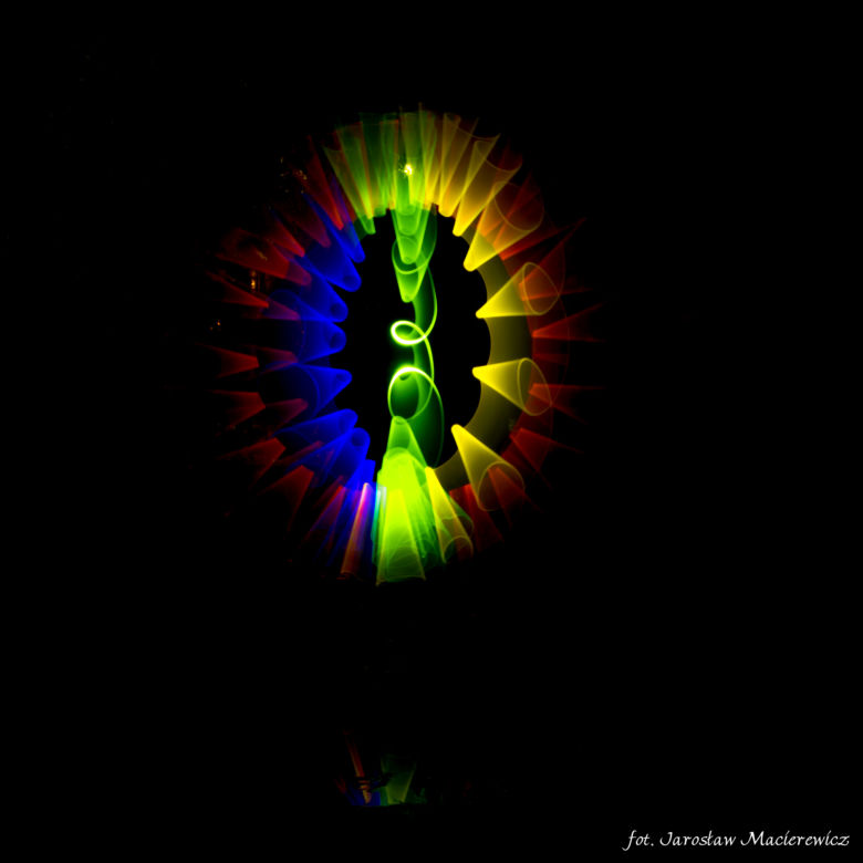 Lightpainting: Tak się maluje światłem latarki!