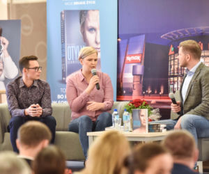 Otylia Jędrzejczak i Filip Chajzer w Toruniu. Tłumy na spotkaniu!