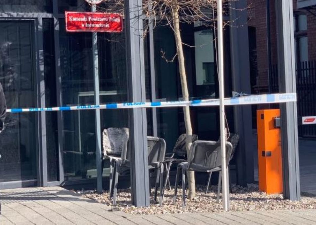Podpalona komenda policji w Inowrocławiu. Adam R. chciał zdobyć żółte papiery?