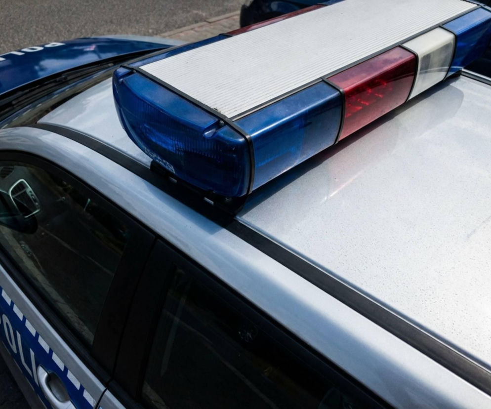 Interwencja policji w Hoszowie. Funkcjonariusze uratowali życie kierowcy