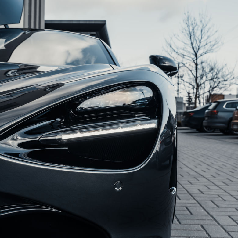 Hubert Hurkacz w McLarenie 720S Coupe