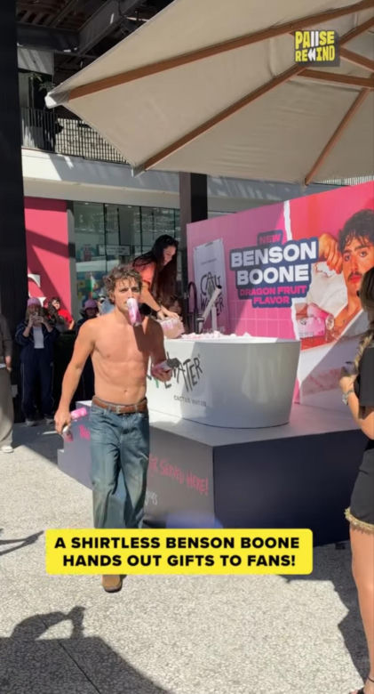 Benson Boone zrzucił koszulkę i wskoczył do wanny z... puszkami. Takie sceny w Los Angeles