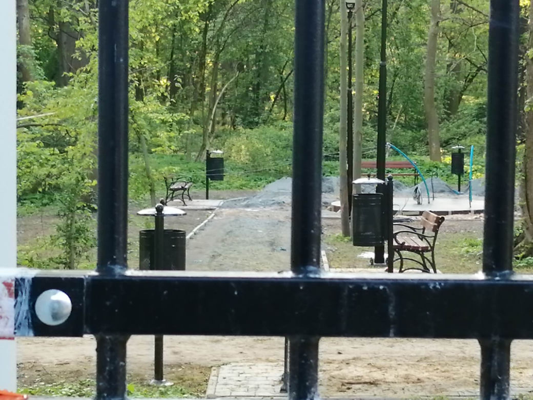 Na pierwszy rzut oka widać, że remont parku miejskiego Aleksandria w Siedlcach dobiega końca