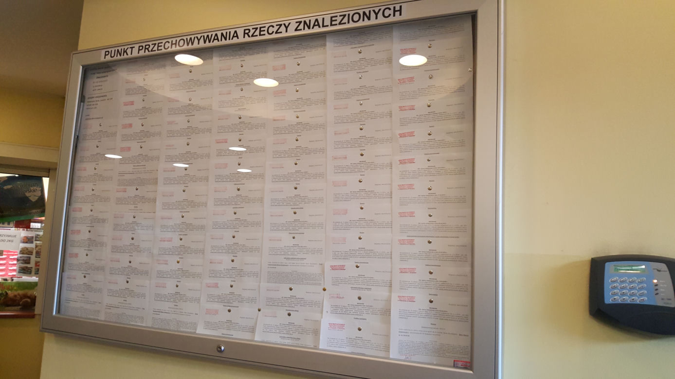 Bydgoszczanie masowo gubią swoje rzeczy! Zajrzeliśmy do magazynu Urzędu Miasta