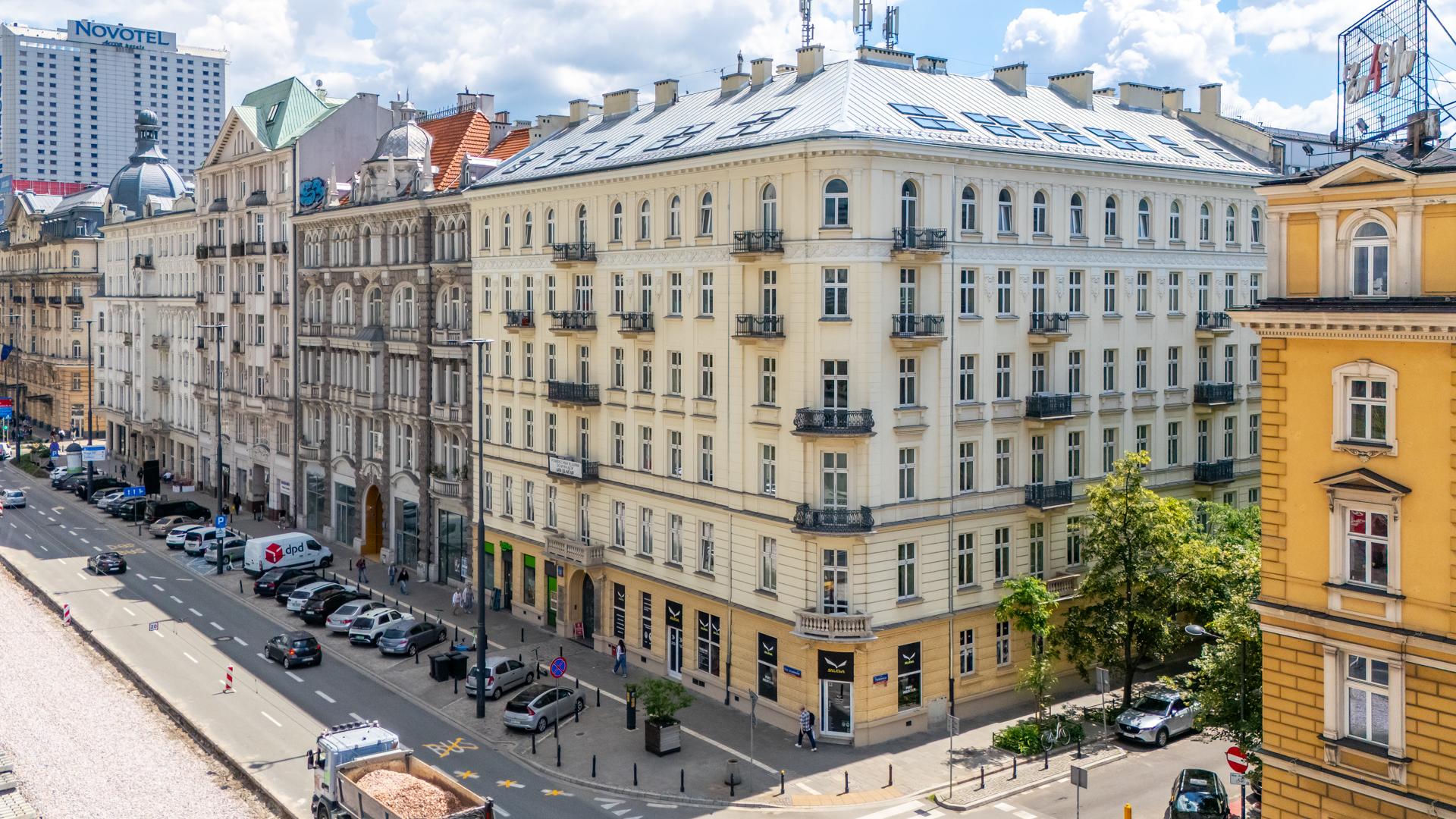 Południowa pierzeja Alej Jerozolimskich w centrum Warszawy