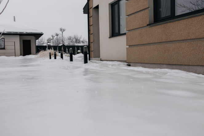 Oblodzenie wokół domu - proste i niedrogie sposoby na pozbycie się lodu