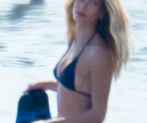 Hailey Bieber