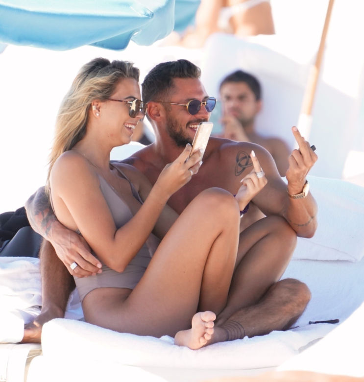 Sandra Kubicka z chłopakiem na plaży