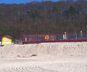 Przygotowania do sezonu na plaży w Międzyzdrojach