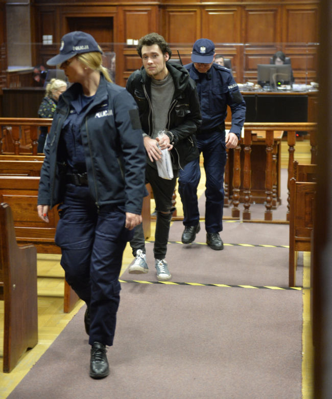 Gretchen ugotowała synowi pyszną zupę. Karl zjadł i udusił matkę