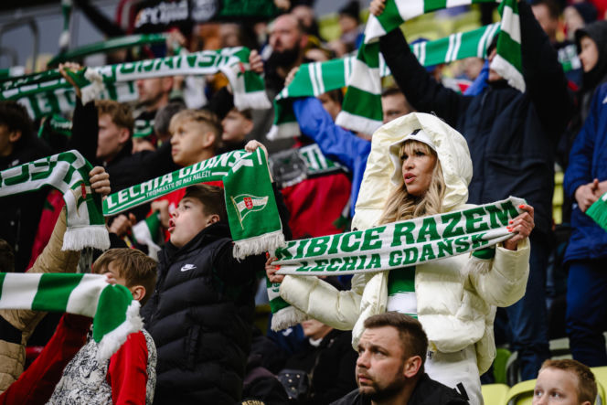 Lechia Gdańsk - Raków Częstochowa; Zdjęcia kibiców z meczu 30. kolejki PKO BP Ekstraklasy