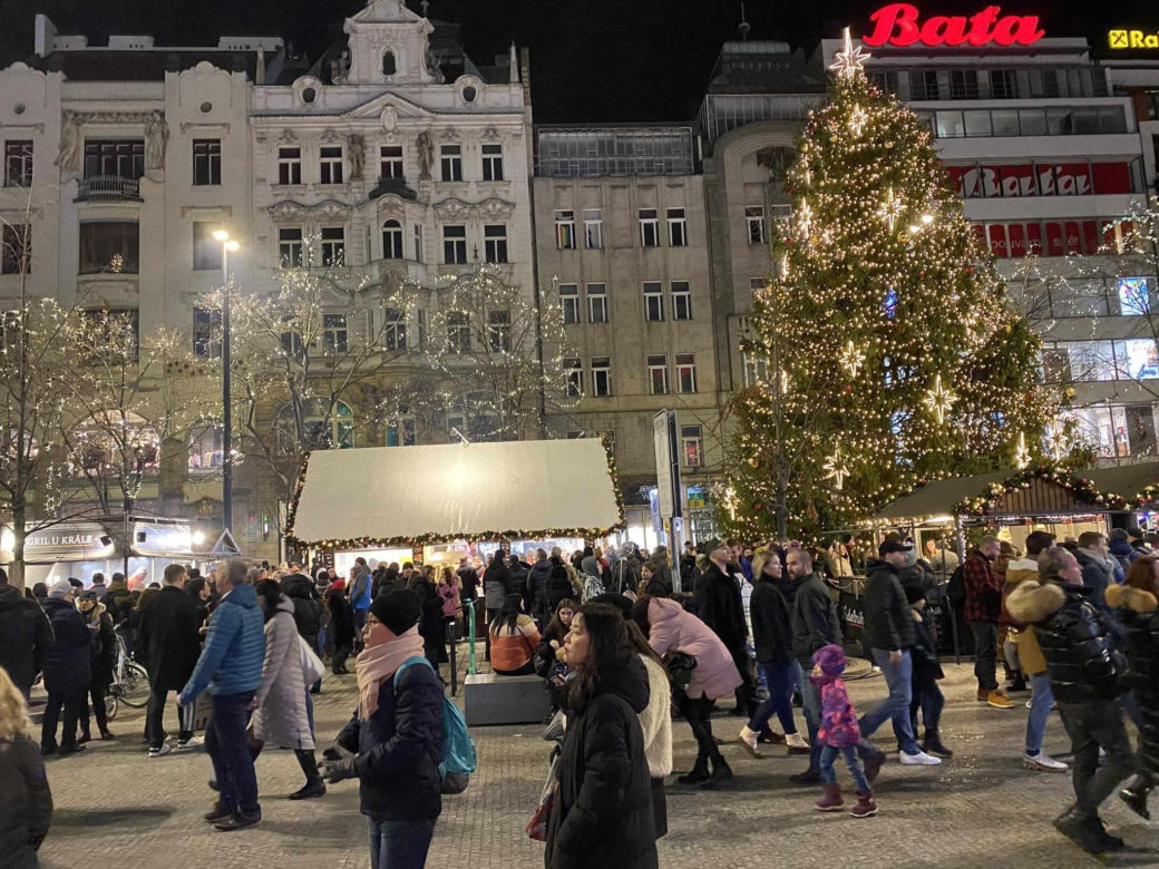 To jeden z najpopularniejszych jarmarków bożonarodzeniowych na świecie! Jak wygląda świąteczna atmosfera w Pradze?