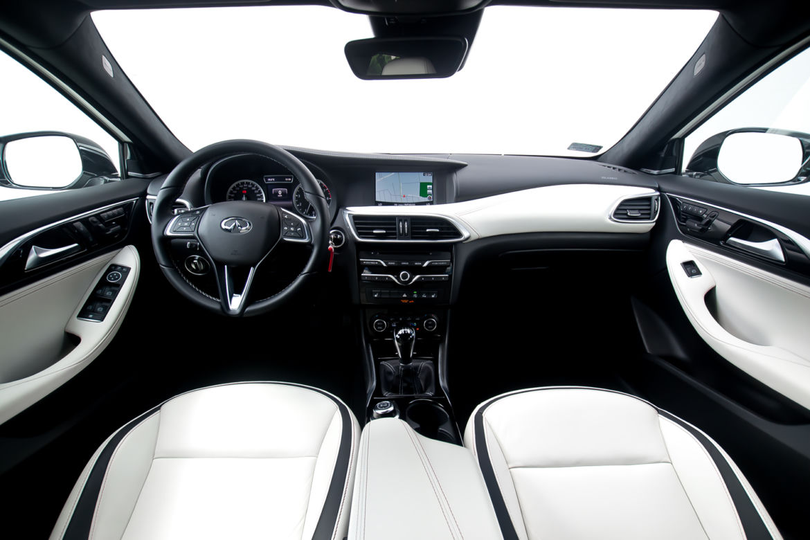 Infiniti Q30 1.6t Premium Tech Gallery White