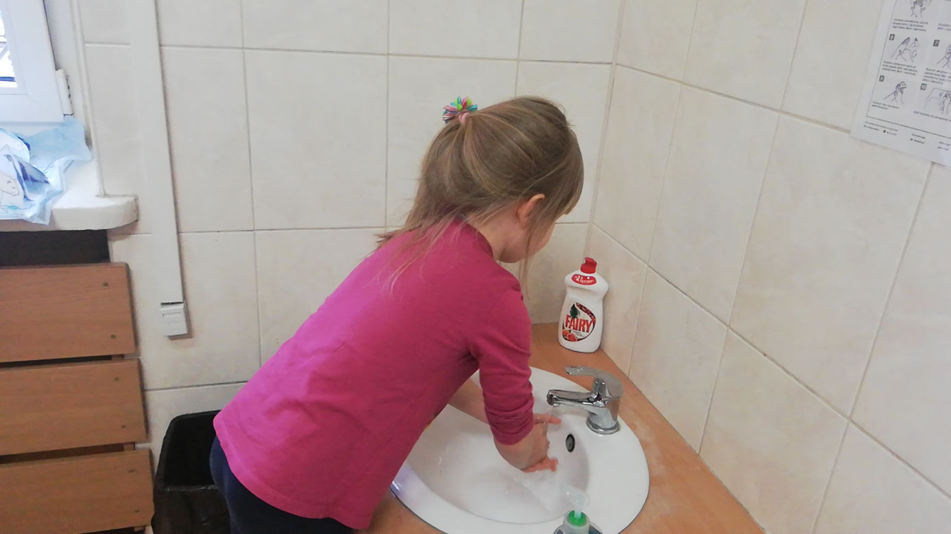 Radomskie przedszkolaki pokazują jak uchronić się przed koronawirusem [FOTO, WIDEO]