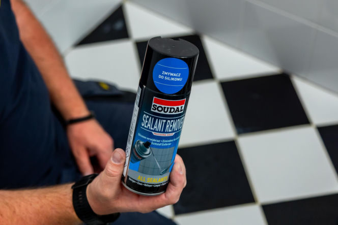 Jak poprawnie usunąć starą fugę i silikon oraz nałożyć nowy? Murator Remontuje