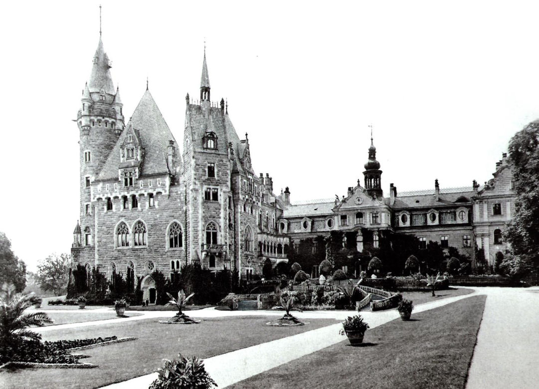 Metamorfoza Zamku w Mosznej. Z sanatorium w bajkowy hotel - tak przez lata zmieniał się jeden z najbardziej czarujących budynków w Polsce