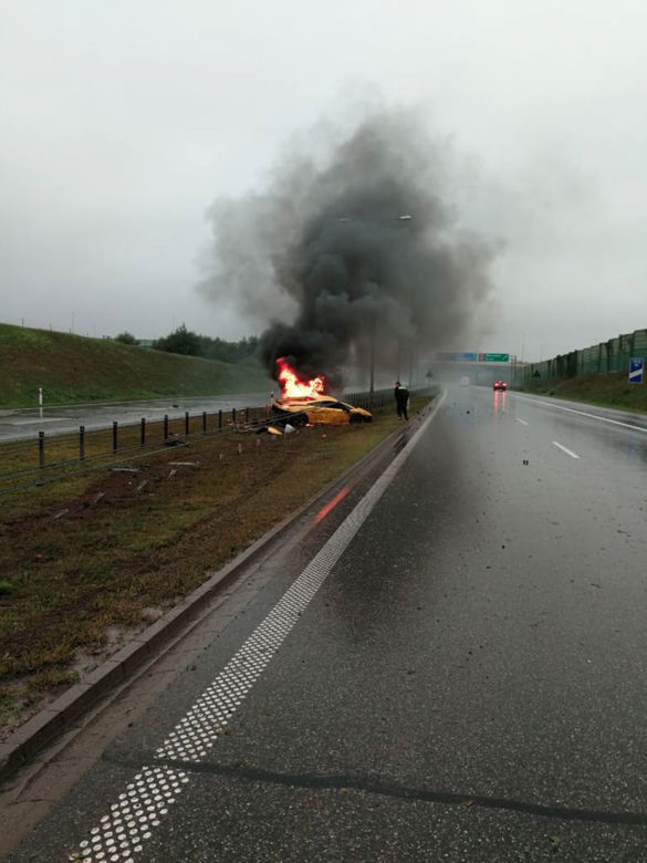 Luksusowe Lamborghini paliło się na A1 koło Tournia! W środku był 42-latek
