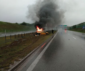 Luksusowe Lamborghini paliło się na A1 koło Tournia! W środku był 42-latek